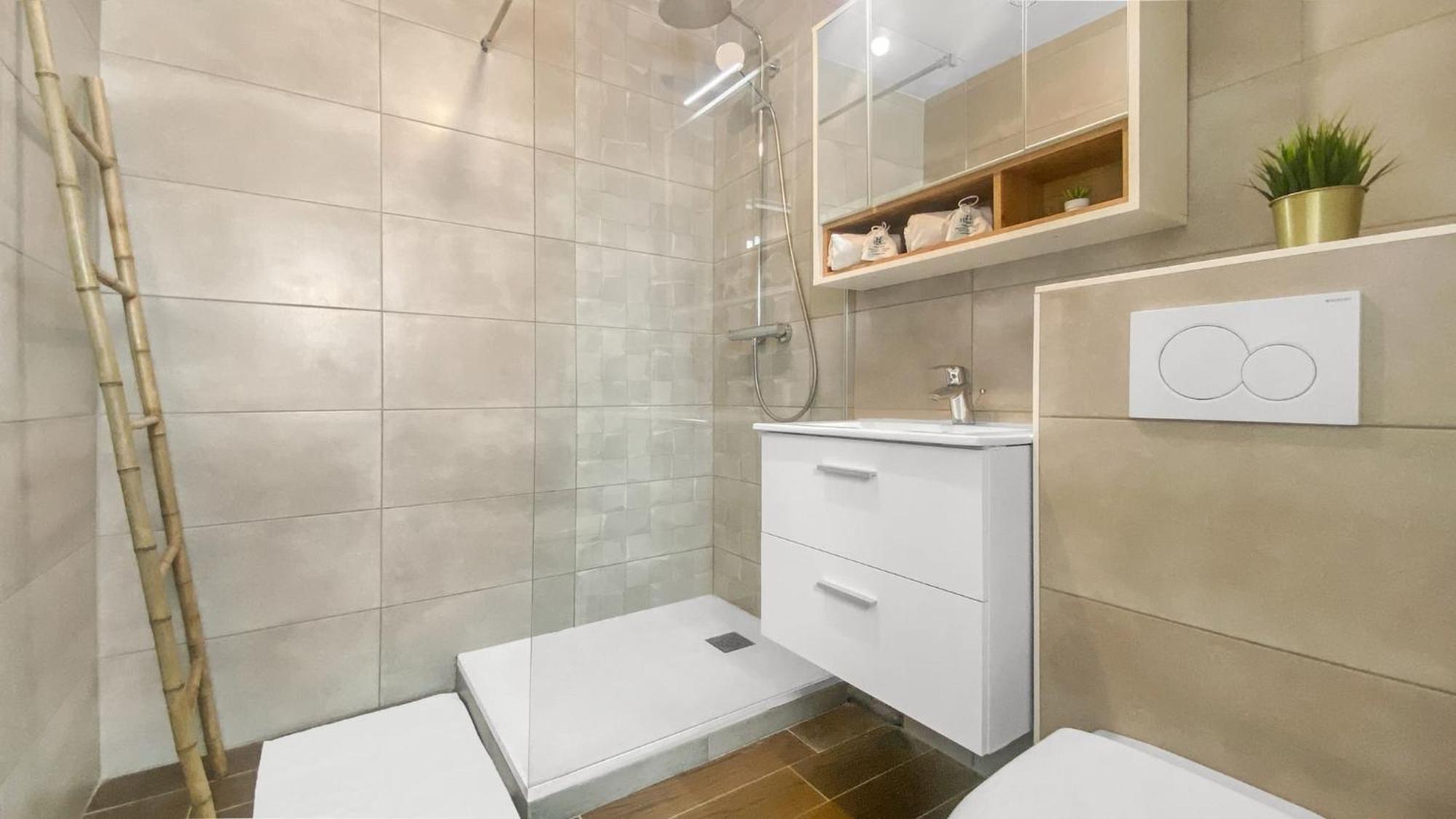 Homey Forest - Hypercentre - Proche Gare Et Tram - Wifi & Netflix Annemasse Extérieur photo